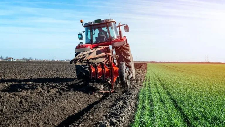 Integrating Advanced Tractors and Technology: Revolutionizing Modern Agriculture