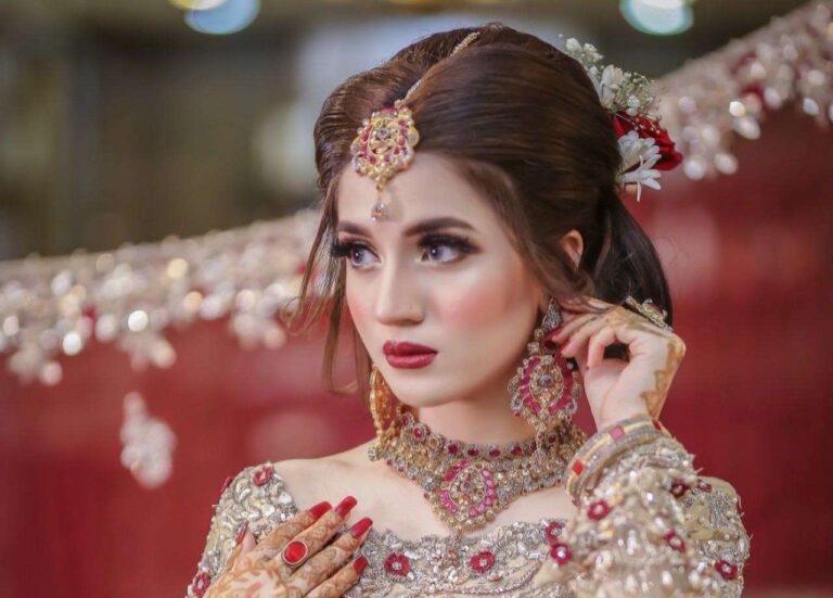 “Home Glam: Exclusive Party Makeup and Facial Services in Pakistan”