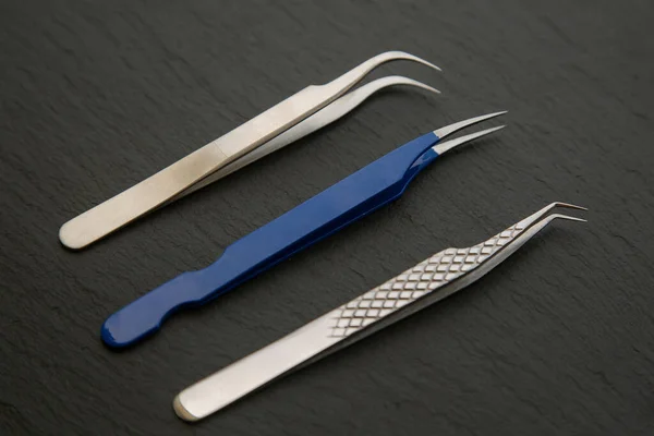 How to Make a Tweezers With Ps?